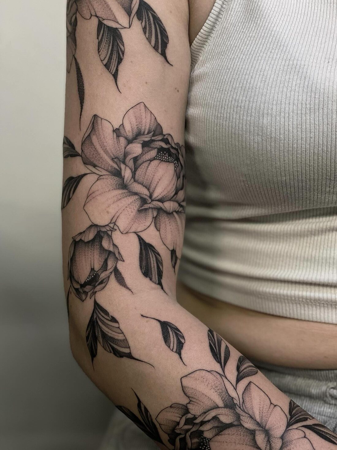 Manchette florale black and grey, pivoines